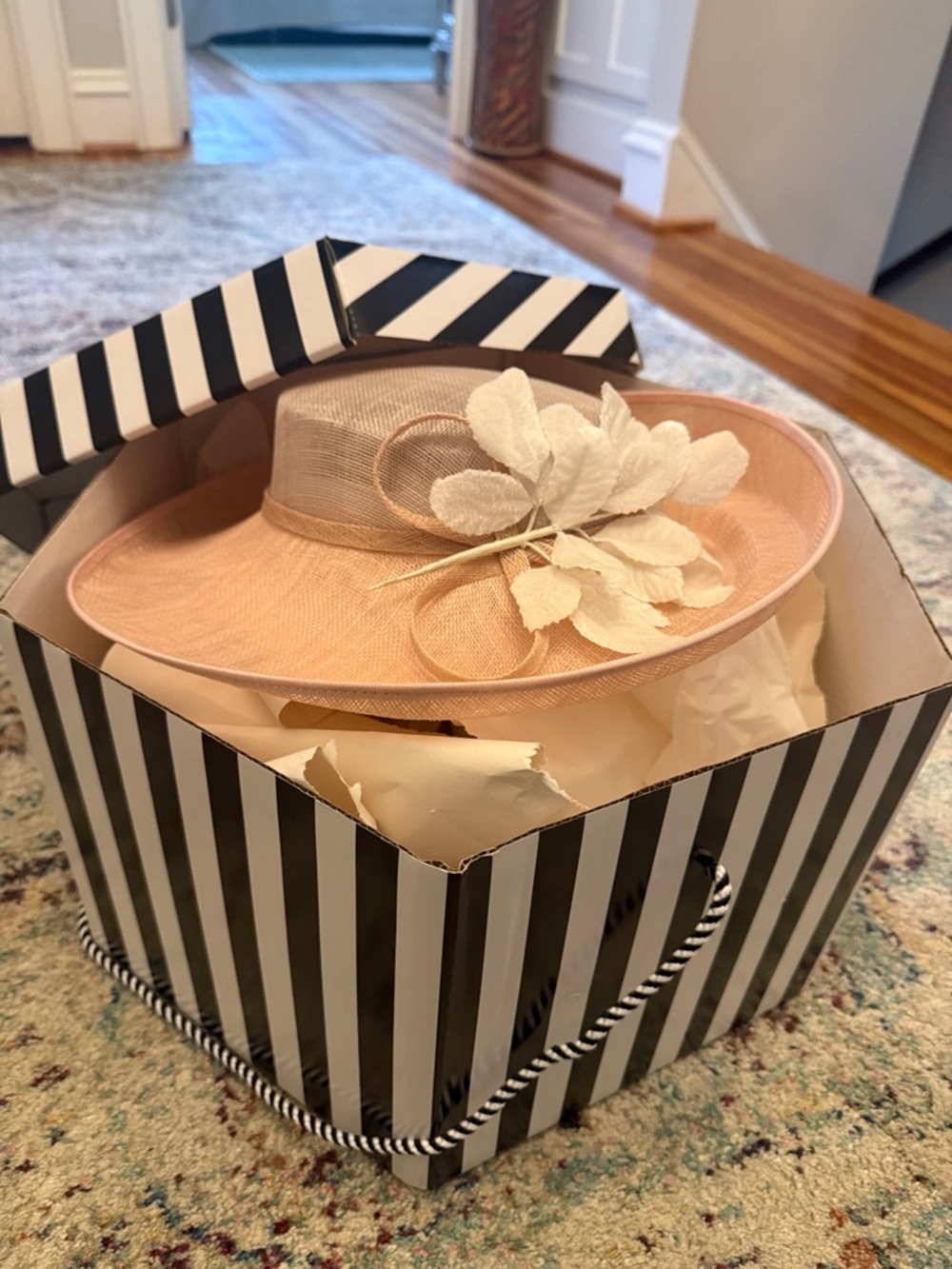Stunning Salmon Pink Wide Brim hat and Hat box - Picture 2 of 9